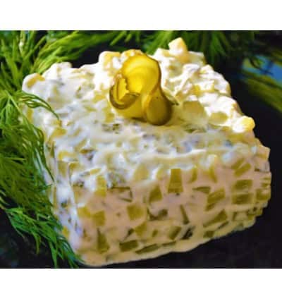 Снежанка с кисели краставички Деликат