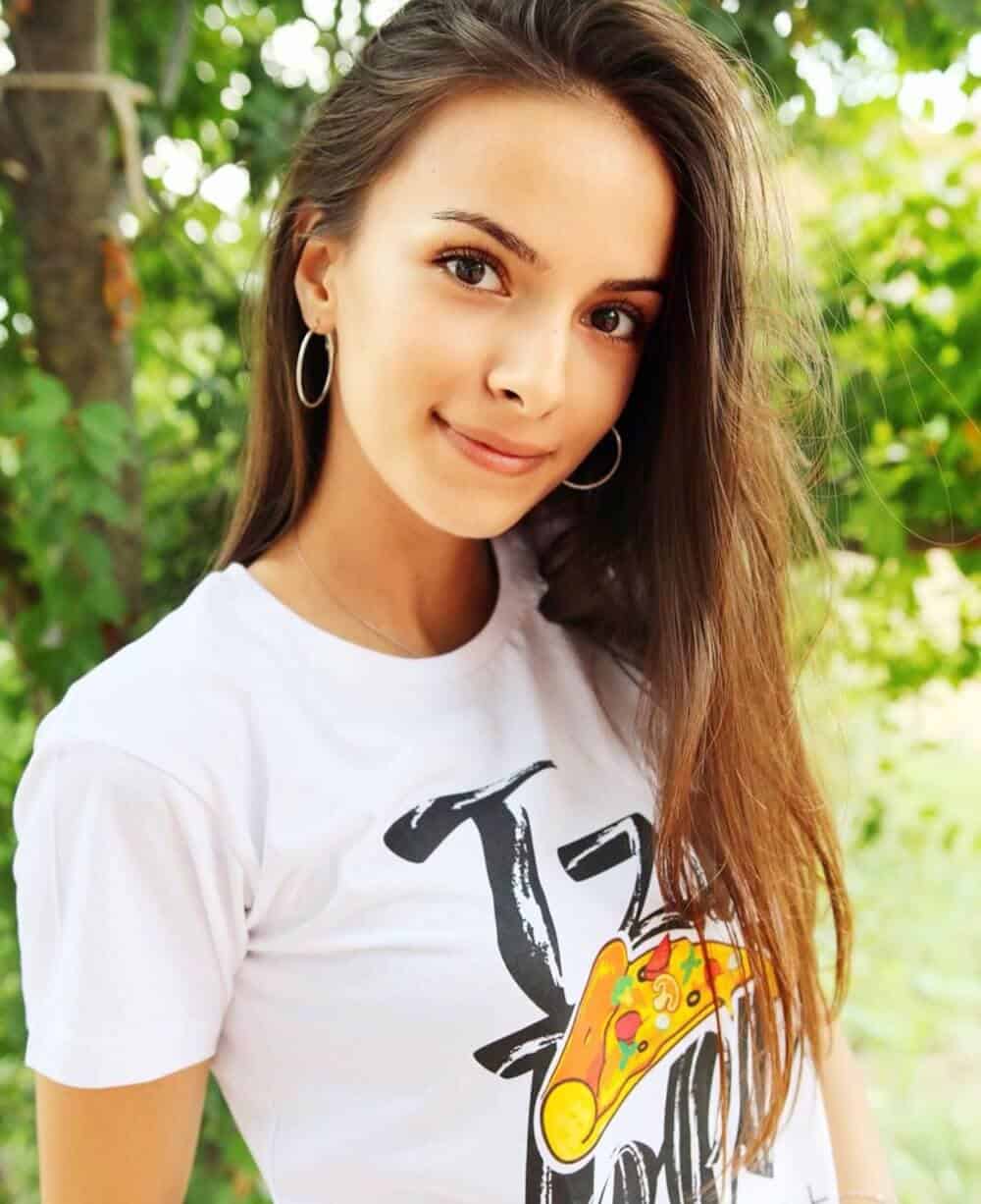 Изабел Овчарова