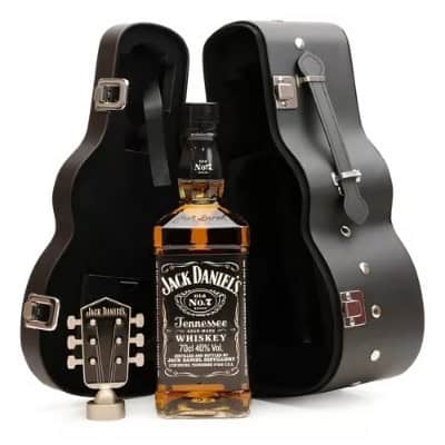 Уиски Jack Daniel's 0.7л + калъф за китара