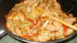 Пилешко месо по китайски Деликат